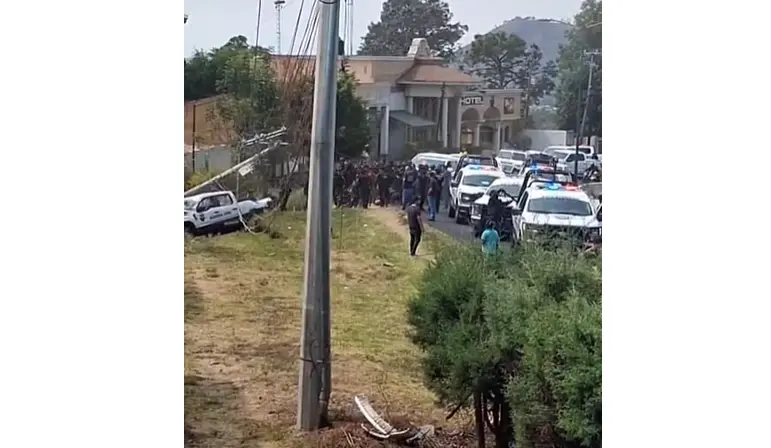 Vuelca patrulla de la GC en la Uruapan-Carapan; un muerto y 6 heridos