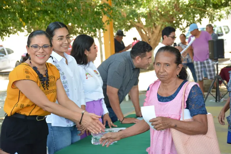 Ayudan a panaderos y artesanos afectados por sismo en San Marcos