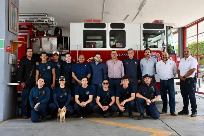 Agustín Dorantes reconoce la labor diaria de los Bomberos de Querétaro