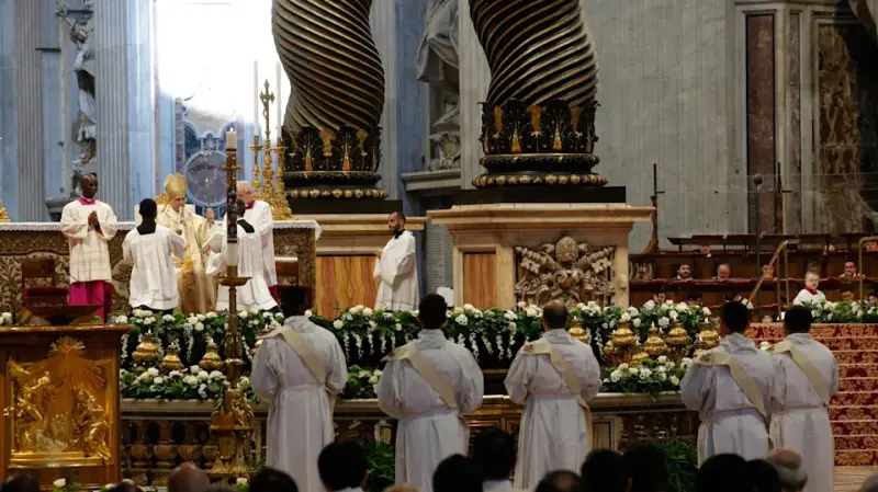 Papa León XIV ordena nuevos sacerdotes y llama a una Iglesia abierta