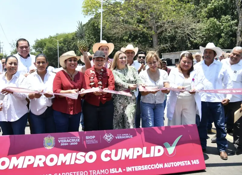Rocío Nahle entrega primer tramo de Isla-Santiago Tuxtla