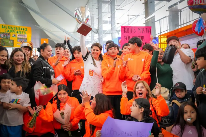 Recibe Martha Herrera al equipo campeón del World Challenge en Madrid