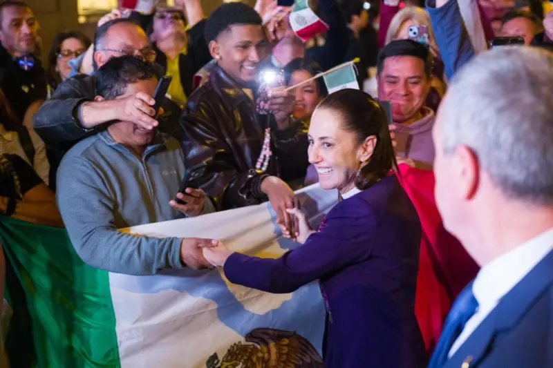 Sheinbaum llega a España; así fue recibida en Barcelona