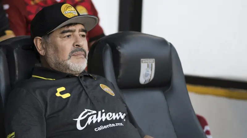Médico Leopoldo Luque se desvincula de la muerte de Maradona en el juicio; “Yo lo amaba, era mi ídolo”, asegura