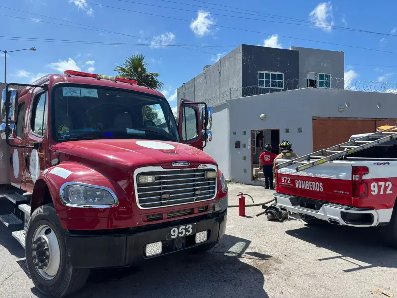 Controlan incendio en vivienda en minutos en Cancún