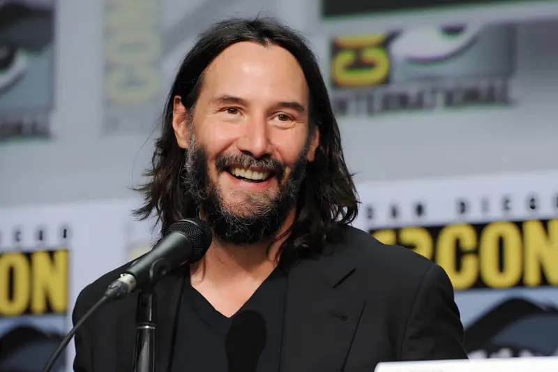 "Nunca me había reído tanto en una sala de cine": Keanu Reeves es super fan de esta comedia de culto