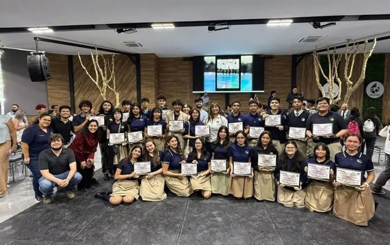 Preparatoria Central sobresale con 21 lugares en evento académico