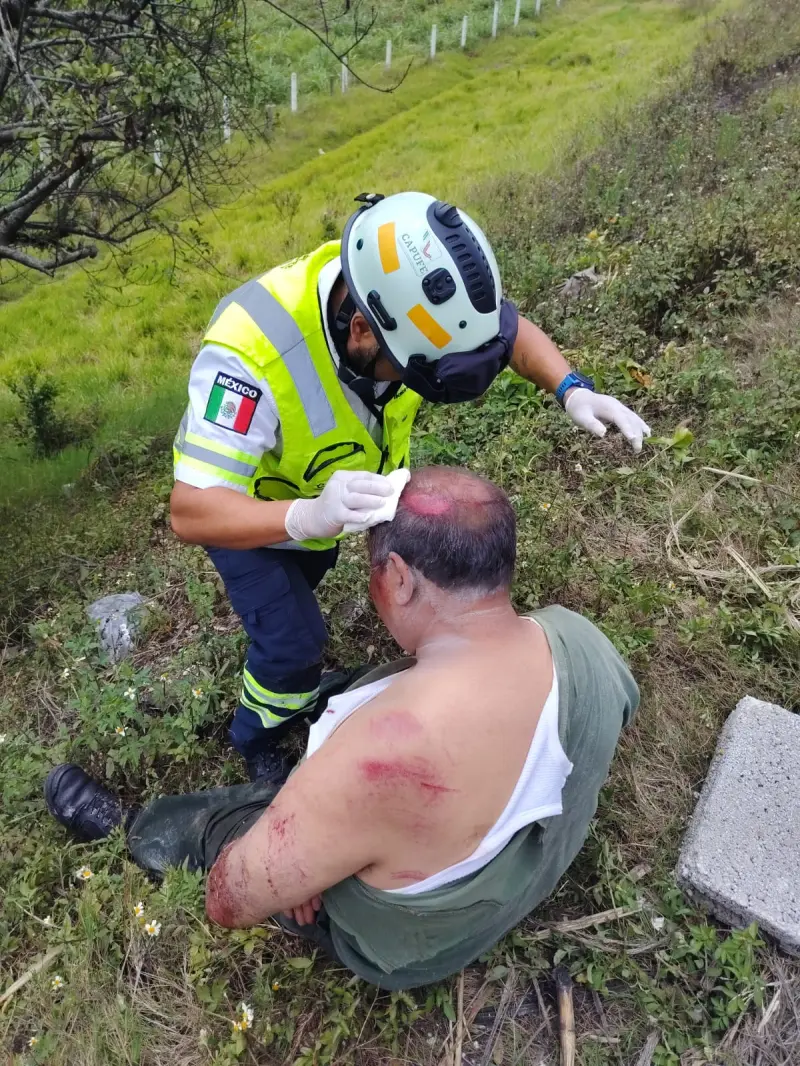 Carambola en autopista Córdoba-Veracruz deja un muerto y un herido