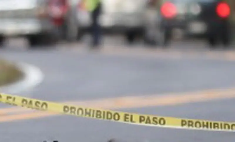 Abandonan 2 cuerpos en la Apatzingán-Cuatro Caminos