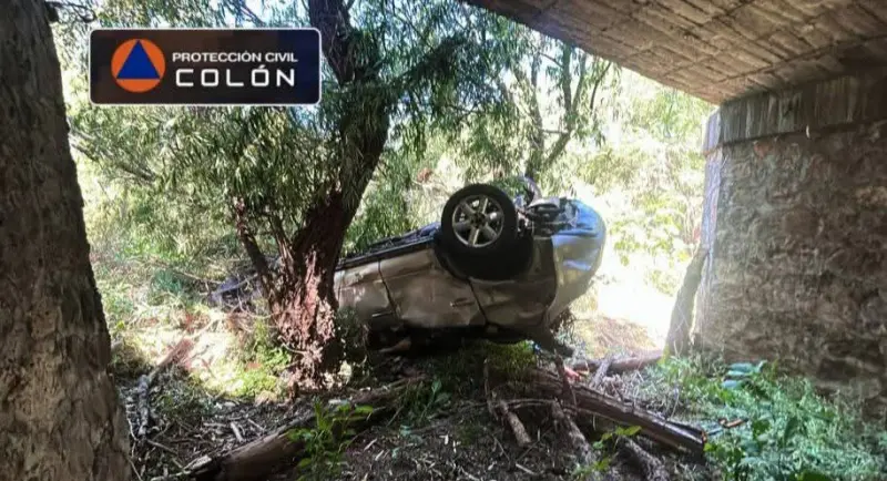 Tres lesionados dejó una volcadura en Colón