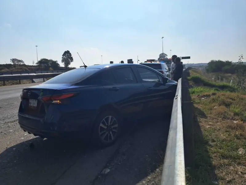 Chocan Versa y Chevy en la México-Querétaro en San Juan del Río