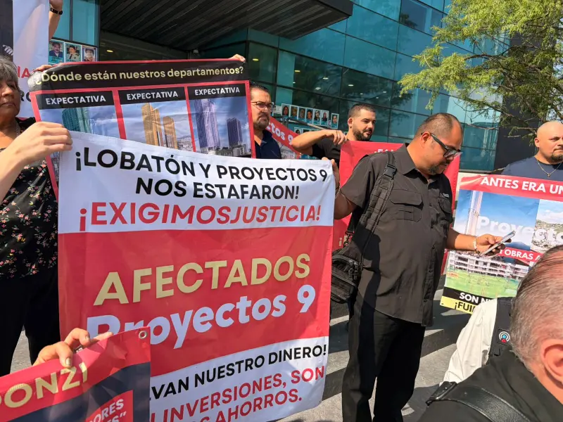 Atiende FGJNL a manifestantes por presunto desfalco