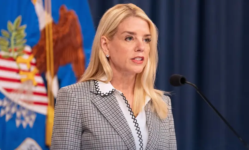 Destituye Trump a Pam Bondi como Fiscal de EU; llega Blanche