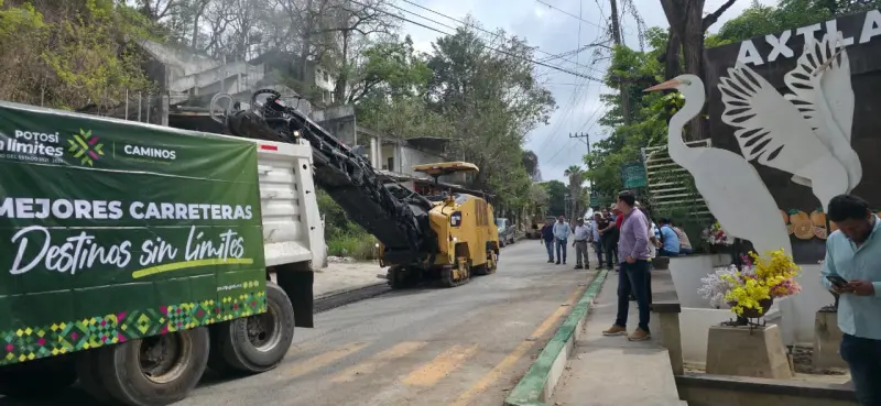 Inician rehabilitación de camino Comoca-Axtla en la Huasteca