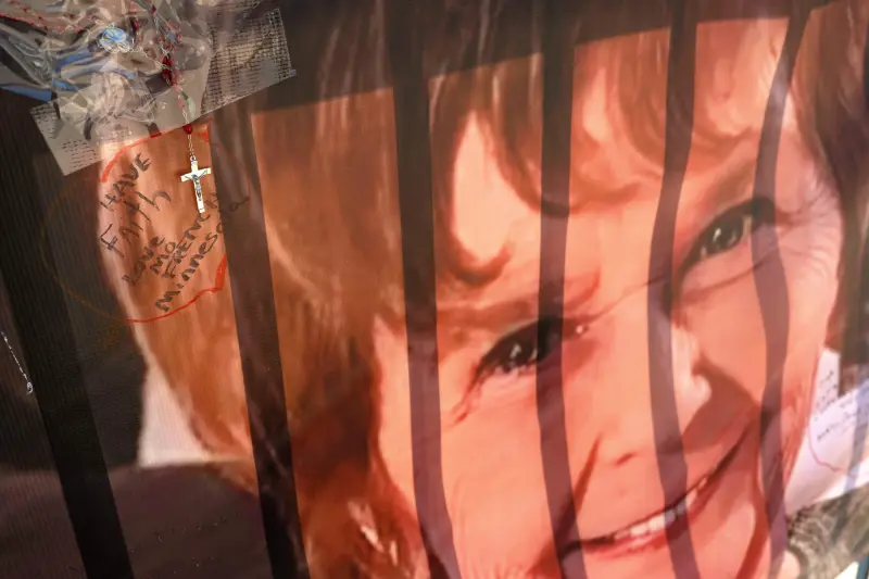 Periodista Savannah Guthrie vuelve al noticiero de NBC tras desaparición de su madre en febrero