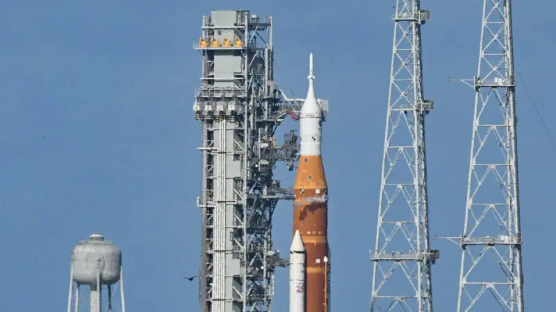 Astronautas a bordo del cohete para histórico lanzamiento a la Luna de Artemis II