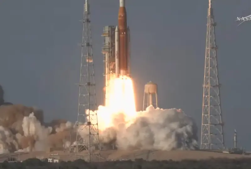 Astronautas de Artemis II reportan primer problema tras salir al espacio