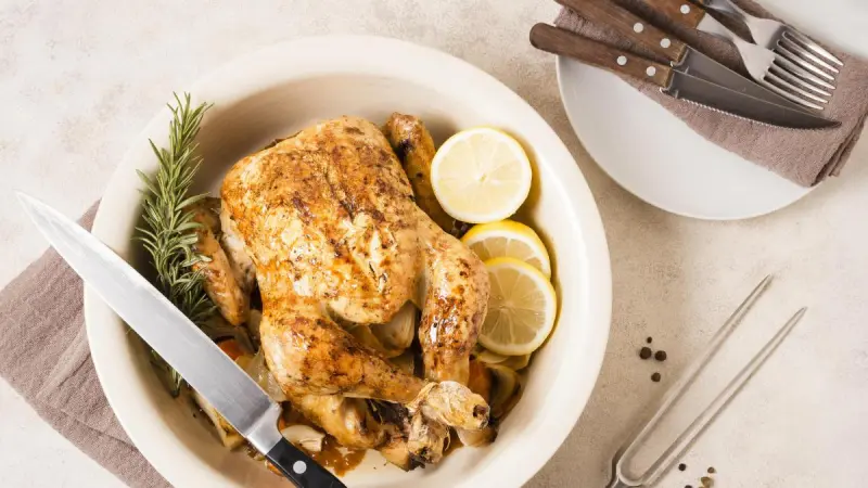 Pollo jugoso al limón y ajo en sartén: receta fácil, barata y lista en 30 minutos