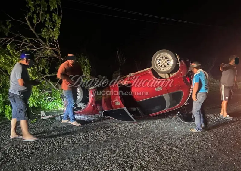 Volcadura en vía Chicxulub Pueblo-Ixil moviliza a cuerpos de emergencia