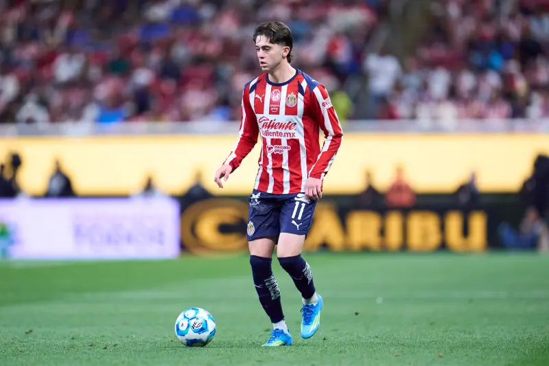 “Que juegue en selección no significa que sea titular aquí”: Milito sobre Brian Gutiérrez