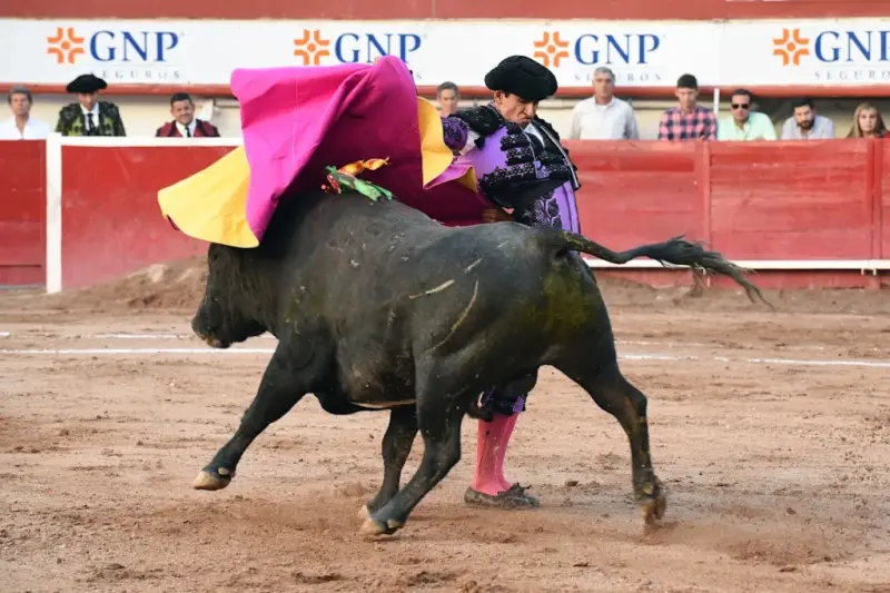 El Payo, Gutiérrez y Neyra protagonizan corrida en Texcoco