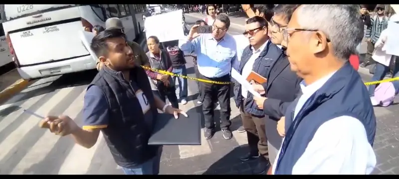 Estudiantes del Conservatorio de Música bloquean vialidades y llevan protesta a Casa Aguayo
