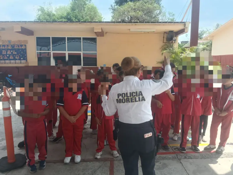 Capacita Policía Morelia sobre cultura vial en primaria Mariano Escobedo