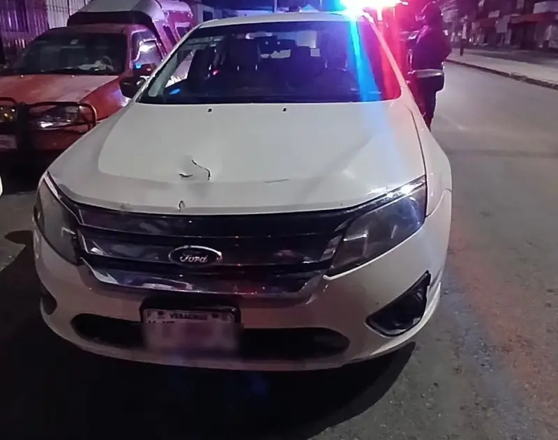 Se pasa un alto en Pachuca y descubren que manejaba un auto robado