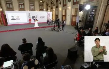 Busca Sheinbaum acuerdo con transportistas para evitar bloqueos