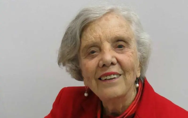 Vogue rinde homenaje a Elena Poniatowska con portada en su revista