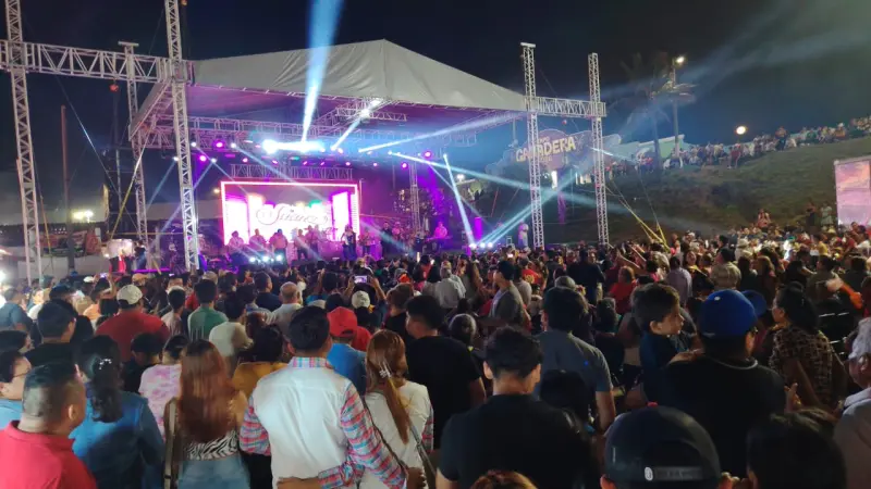 Lleno total con Súper Grupo Juárez en la Expo Feria Coatza 2026