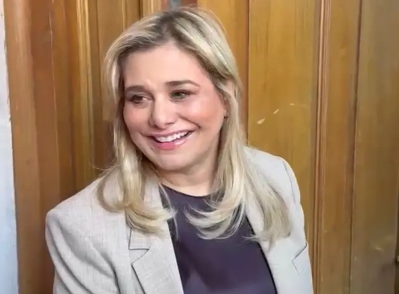 Maru Campos defiende modelo estatal de salud