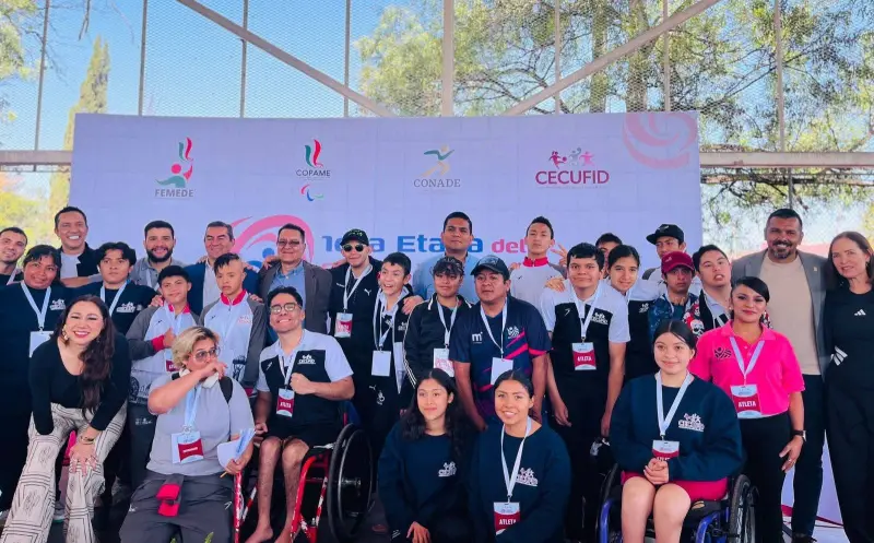 Suma Michoacán 17 medallas en primer día del circuito para natación