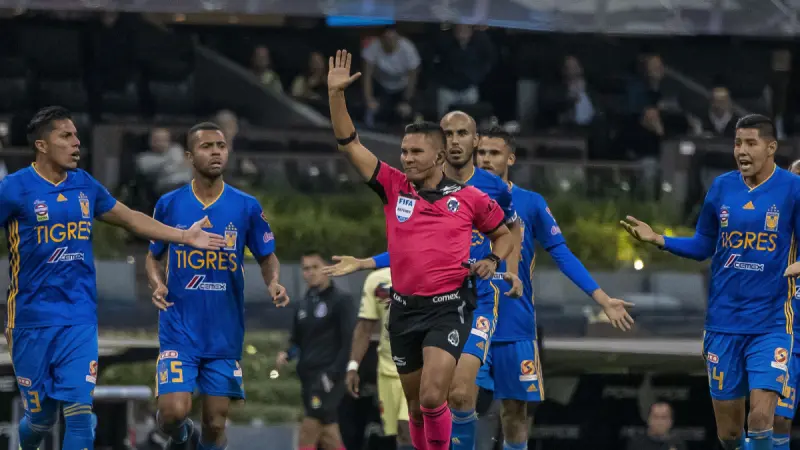 ‘Cantante’ Guerrero acepta que “la ca… feo” en interrumpir acción en partido de Tigres ante América en 2019