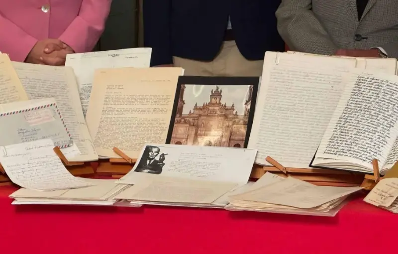 Premio Cervantes 2025 resguarda legado en Caja de las Letras