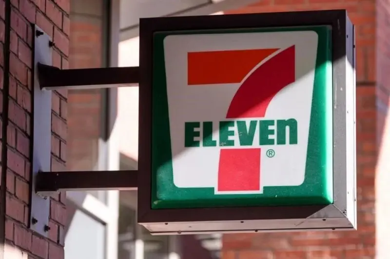 Prevé 7-Eleven cerrar 645 tiendas en EU y Canadá este año