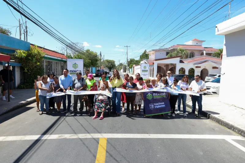 Entrega AyuntaMérida nuevo parque y repavimentación de calles