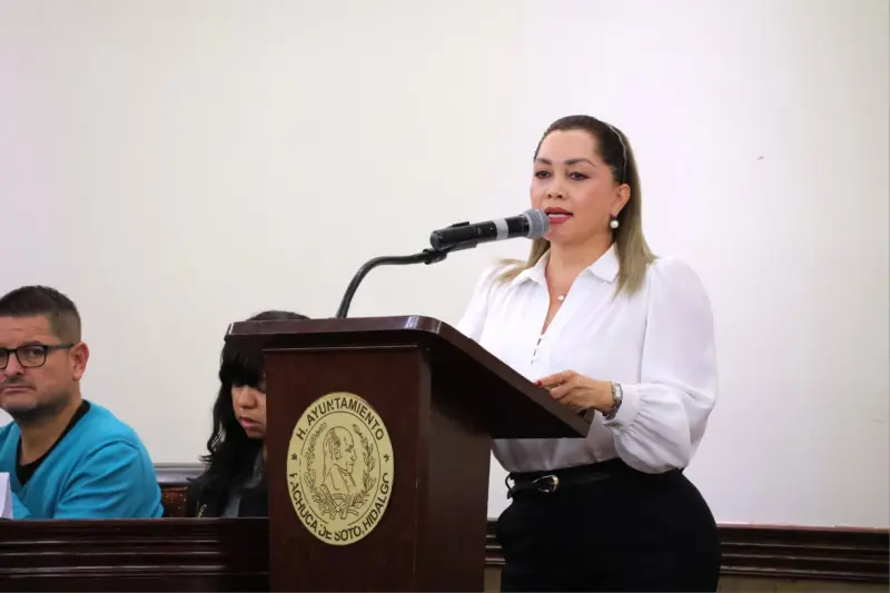 Señala Nadia Reyna retroceso democrático; rechaza jornada de 4 horas
