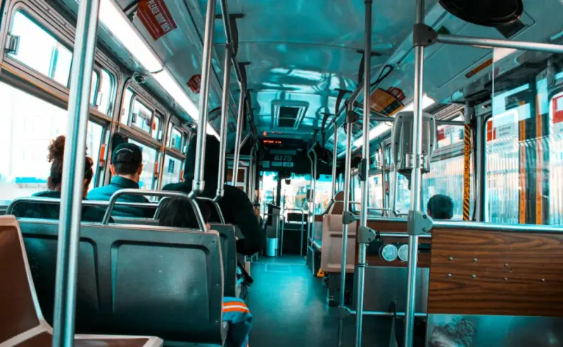 Sanciona MTA bloqueo de carriles de autobuses en Queens