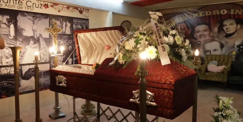Recrean velorio y cortejo fúnebre en honor a Pedro Infante