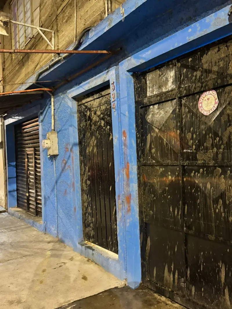 Denuncian vecinos de Neza agresiones de 'Lady Popó' en la vía pública