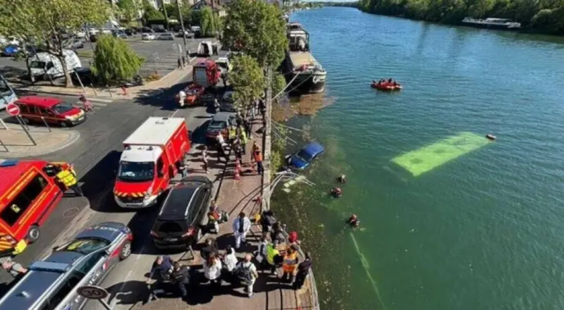 Rescatan a 4 personas que cayeron en un autobús al río Sena, Francia