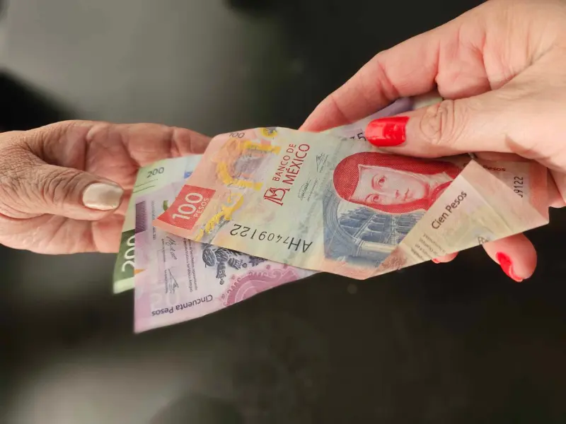 Del trueque a los pagos digitales: Qué cambió en el valor del dinero y por qué ahora es más fácil gastar sin percibir el esfuerzo