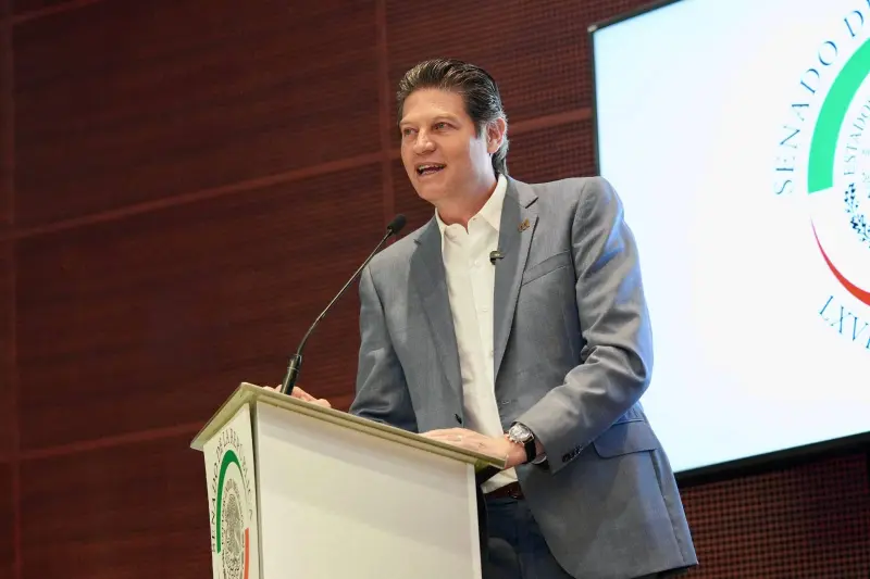 Organiza Alfonso Martínez foro juvenil en el Senado de la República