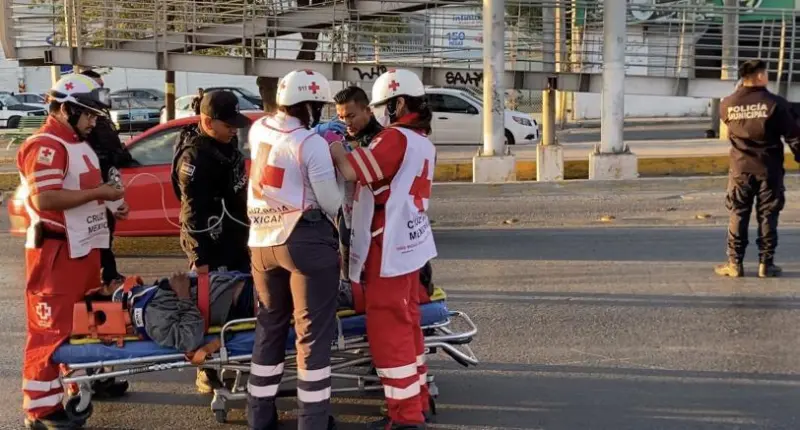 Reportan estable a hombre que se lanzó de puente peatonal en Saltillo