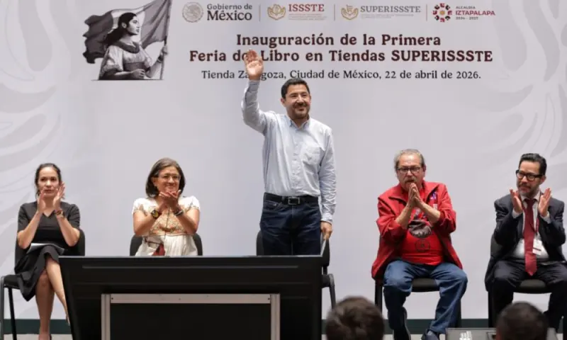 Invita Martí Batres a adquirir canasta básica y libros