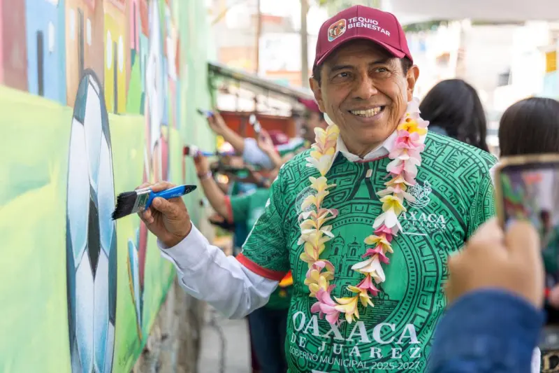 Se suma Salomón Jara, gobernador de Oaxaca, al ambiente futbolero