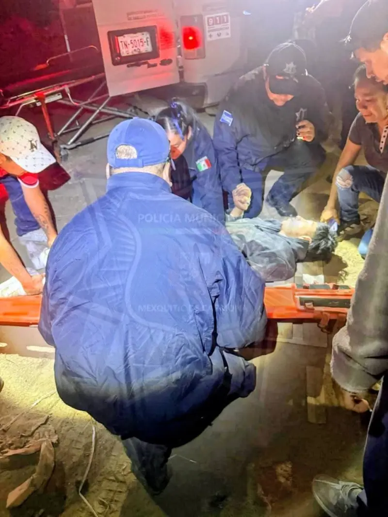 Rescatan a menor tras caída a barranco en Mexquitic