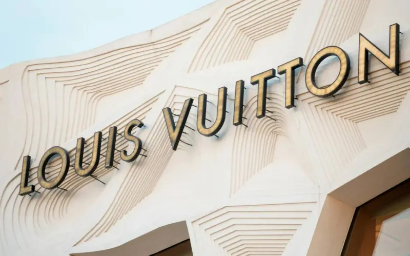 Lanza Louis Vuitton bolso de chocolate en edición limitada