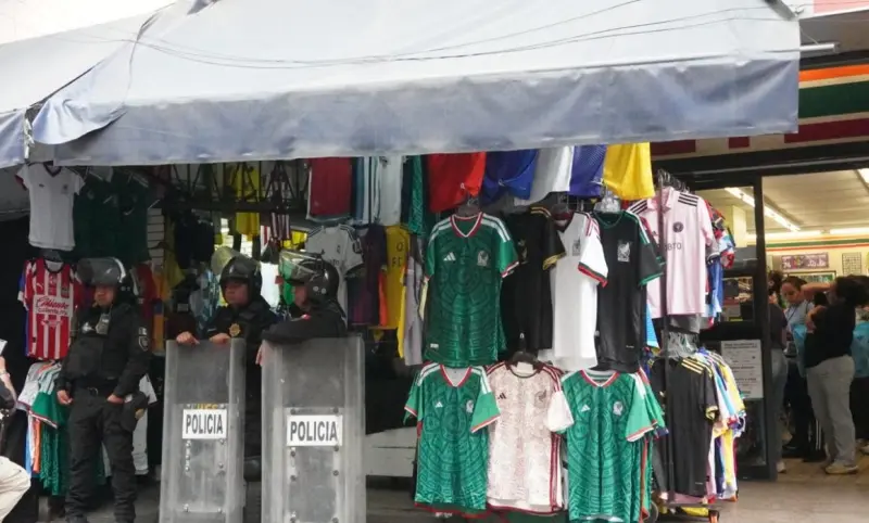 Golpe a la piratería en CDMX: 19 mil productos del Mundial decomisados